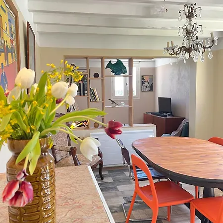 بيت للعطل A *